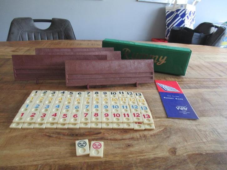 Groot spel Rummy Rummykub Classic Rummikub in koffer., Hobby en Vrije tijd, Gezelschapsspellen | Bordspellen, Zo goed als nieuw