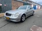 Mercedes-Benz E-Klasse 3.2 E320 Sedan AUT 2004 Grijs, Auto's, Mercedes-Benz, Automaat, Achterwielaandrijving, Leder en Stof, Particulier