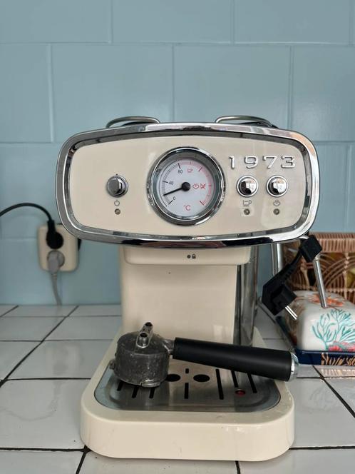 Espressomachine beige, Witgoed en Apparatuur, Koffiezetapparaten, Zo goed als nieuw, Espresso apparaat, Ophalen of Verzenden