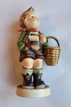 Hummel Goebel jongen met mand groot model, Ophalen of Verzenden, Gebruikt, Hummel