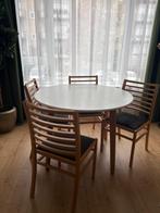 Witte ronde tafel met 4 sterke stoelen, Huis en Inrichting, Tafels | Eettafels, Ophalen, Overige materialen, Gebruikt, Rond