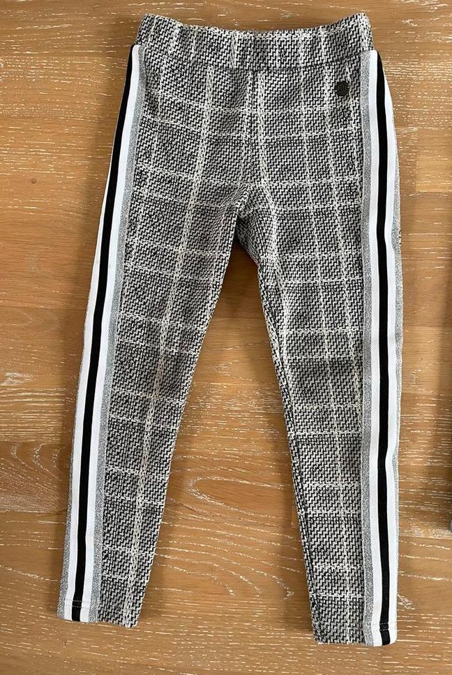 4 broeken meisje maar 104-110, Kinderen en Baby's, Kinderkleding | Maat 104, Zo goed als nieuw, Ophalen of Verzenden