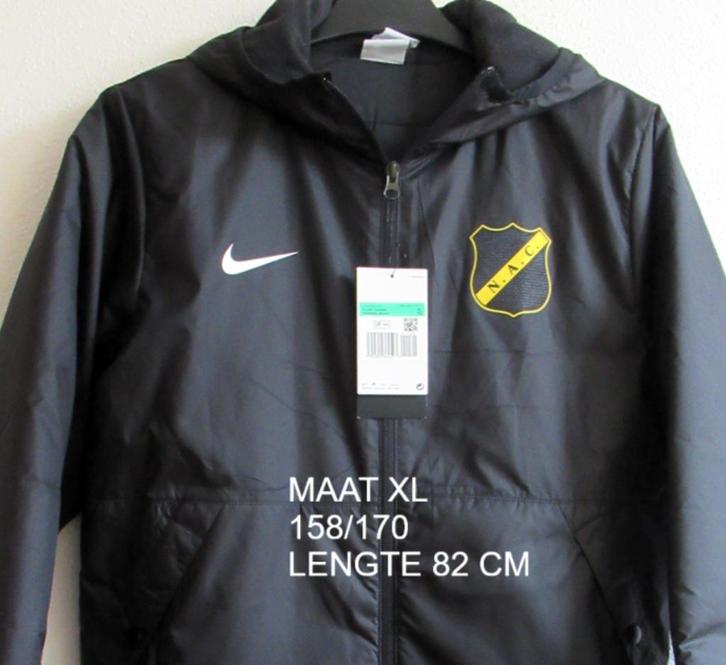 Prachtige Officiële Nac/Breda Spelers Nike Winterjas zgan, Sport en Fitness, Voetbal, Nieuw, Clubaccessoires, Maat XL, Ophalen of Verzenden