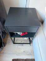 Ikea Vikhammer Nachtkastje - 2 beschikbaar, Huis en Inrichting, Slaapkamer | Nachtkastjes, Ophalen, Overige materialen, Minder dan 45 cm