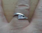 zilveren design ring met twee steentjes [922], Verzenden, Zo goed als nieuw, 17 tot 18, Dame