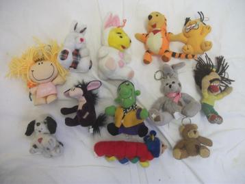 Knuffels: 12 x van pluche lang 13/16 cm.  beschikbaar voor biedingen