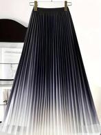 Prachtige kuitlange plissé rok blauw verloopt naar creme M/L, Overige kleuren, Verzenden, Maat 42/44 (L), Nieuw