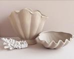 Schelpvormige schaal/mand en Vaas van H&M- Decoratief, Huis en Inrichting, Woonaccessoires | Schalen en Manden, Porselein of Keramiek