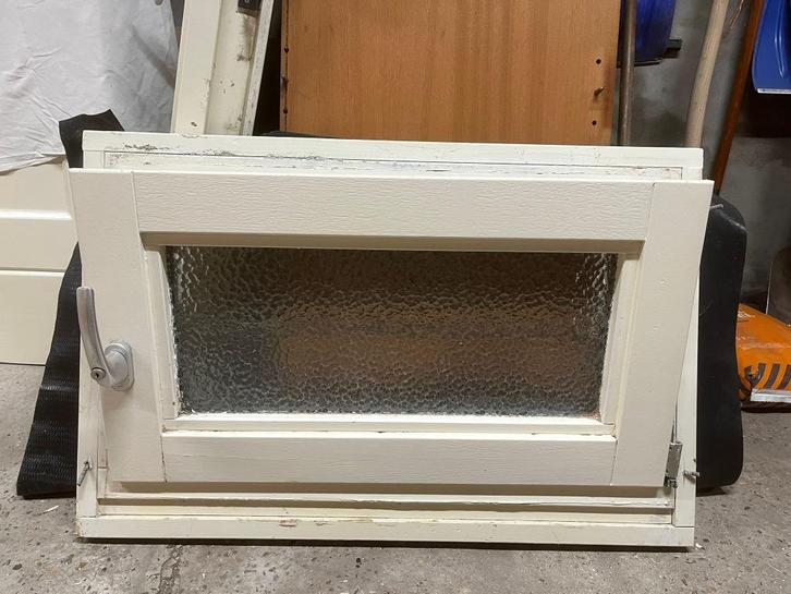 2 kleine raamkozijnen draai-kiep dubbel glas per stuk, Doe-het-zelf en Verbouw, Kozijnen en Schuifpuien, Raamkozijn, Hout, Minder dan 75 cm