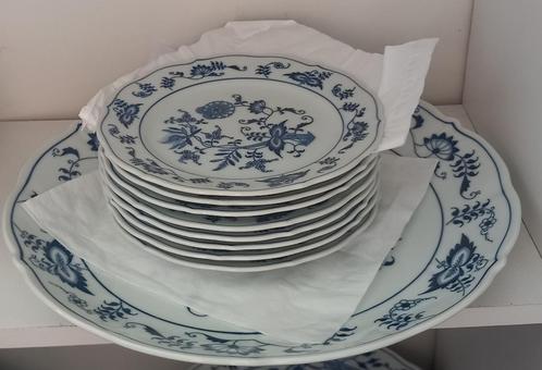 Blue danube kop en sch., eierdopjes, bordjes, kandijpot. etc, Huis en Inrichting, Keuken | Servies, Zo goed als nieuw, Overige stijlen