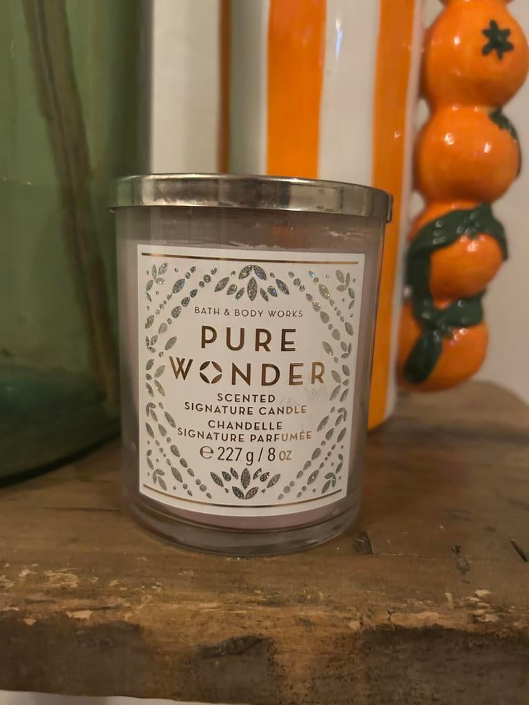 Bath & body works pure wonder 227g geurkaars, Huis en Inrichting, Woonaccessoires | Kandelaars en Kaarsen, Verzenden, Nieuw, Overige materialen