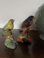 Een setje beeldjes twee mooie oude porseleinen vogeltjes, Ophalen of Verzenden