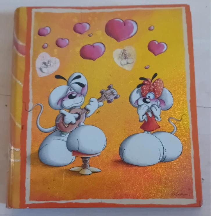 Diddl verzameling in ringband map, Verzamelen, Diddl, Zo goed als nieuw, Papier, Kaart of Schrift, Diddl, Ophalen of Verzenden