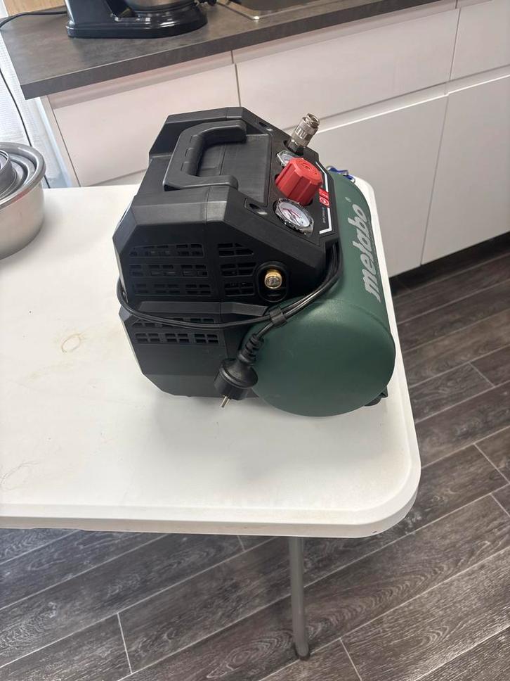 Compressor met chocolade spuit, Doe-het-zelf en Verbouw, Compressors, Gebruikt, 6 tot 10 bar, Minder dan 25 liter, Minder dan 200 liter/min