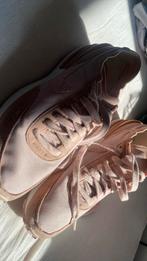 Zalmroze nike schoenen maat 39, Kleding | Dames, Schoenen, Verzenden, Zo goed als nieuw, Roze, Sneakers of Gympen