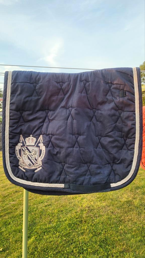 HV POLO zadeldekje. Donkerblauw met grijs logo FULL DRESSUUR, Dieren en Toebehoren, Paarden en Pony's | Dekens en Dekjes, Zo goed als nieuw