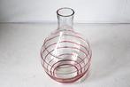 Blank glazen vaas met opgelegde rode glasspiraal, hoog 28 cm, Gebruikt, Ophalen of Verzenden, Glas, Minder dan 50 cm