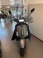 Vespa sprint 2022 mat grijs, Fietsen en Brommers, Scooters | Vespa, Ophalen, Gebruikt, Vespa S, Benzine