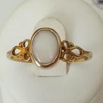 Gouden ring met een opaal., Goud, Met edelsteen, Ring, Verzenden