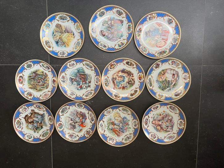 11 porseleinen Sprookjes borden van Tegou Limoges, Antiek en Kunst, Antiek | Servies compleet, Ophalen of Verzenden