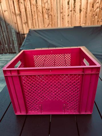 Fietskrat Roze beschikbaar voor biedingen