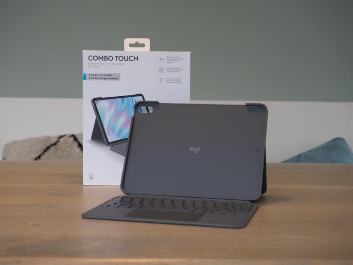 Logitech Combo Touch voor iPad Air 11" (2024), Computers en Software, Tablet-hoezen, Zo goed als nieuw, Bescherming voor- en achterkant