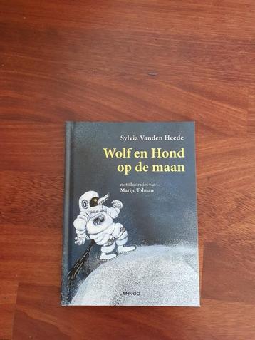 Wolf en Hond op de maan  van Sylvia Vanden Heede beschikbaar voor biedingen
