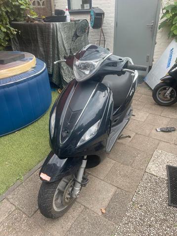 Piaggio fly 50cc 4V niet lopend beschikbaar voor biedingen
