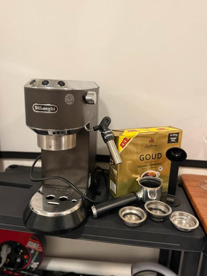 DeLonghi Dedica Espressomachine + Gratis Koffie!, Witgoed en Apparatuur, Koffiezetapparaten, Zo goed als nieuw, Gemalen koffie