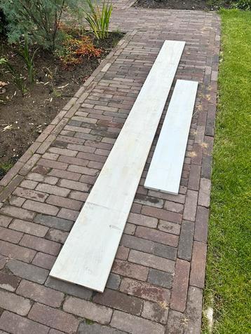 2st red cedar boeidelen gegrond . beschikbaar voor biedingen