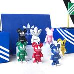 Gloednieuwe ADIDAS ADICOLOR X QEE designer toy set uit 2006, Verzenden, Nieuw