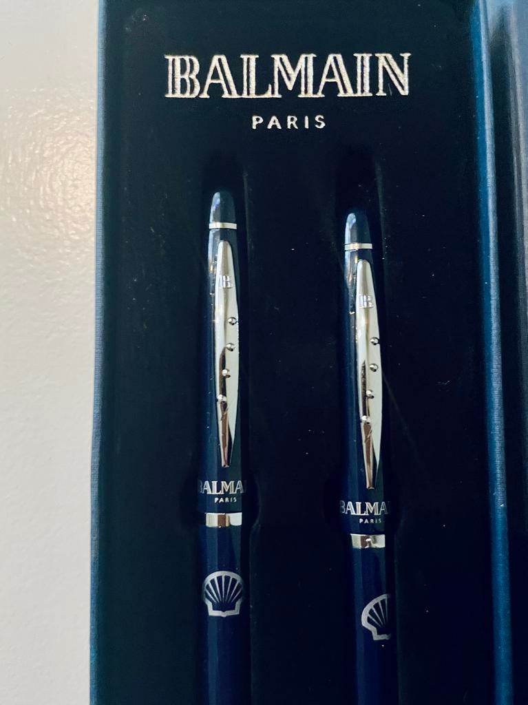 Balmain Paris | set 2 pennen in doosje, donkerblauw, Verzamelen, Pennenverzamelingen, Overige merken, Pennenset, Nieuw, Met doosje