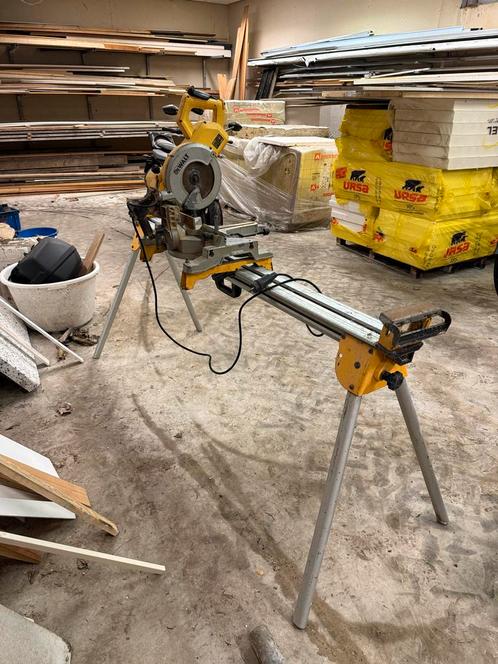 DeWalt Afkortzaag met Onderstel, Doe-het-zelf en Verbouw, Gereedschap | Zaagmachines, Gebruikt, Afkortzaag, 1200 watt of meer