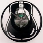 Akoestische gitaar klok van vinyl oude plaat wandklok deco, Huis en Inrichting, Woonaccessoires | Klokken, Info@deconoord.nl, Deco Noord