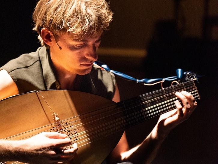 Gitaar &  Luit les / Guitar & Lute lessons / Muziektheorie, Diensten en Vakmensen, Muziekles en Zangles, Elektrische instrumenten