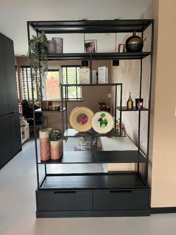 Woood Fons Vakkenkast beschikbaar voor biedingen