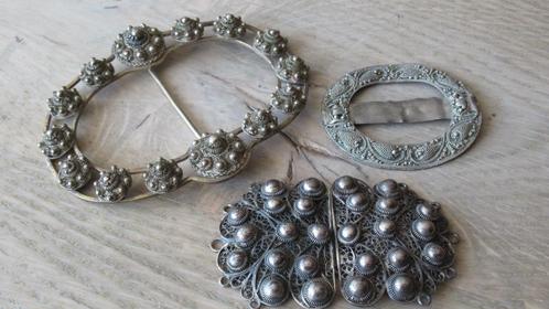 Zilveren gespen  zeeuws en andere 3 stuks, Antiek en Kunst, Antiek | Goud en Zilver, Ophalen of Verzenden