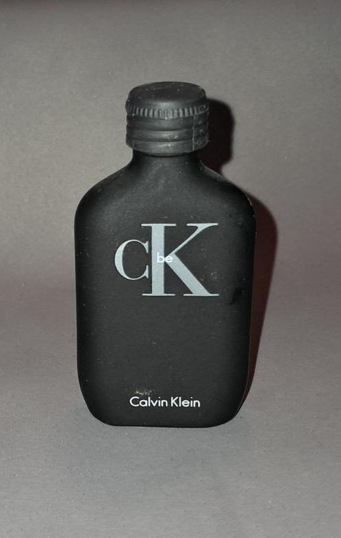 Volle Parfum Miniatuur - Calvin klein ck be, Verzamelen, Parfumverzamelingen, Zo goed als nieuw, Miniatuur, Gevuld, Ophalen of Verzenden
