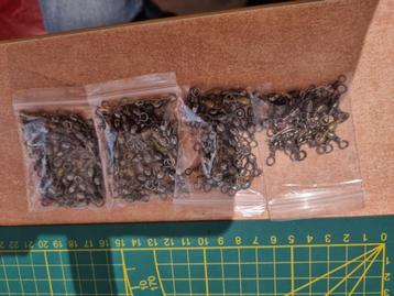 1 zakje 3 hoek wartels en 3 zakjes swivels €7,50 beschikbaar voor biedingen