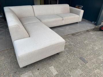 !!ACTIE!! Gebroken witte luxe hoekbank, gratis levering beschikbaar voor biedingen