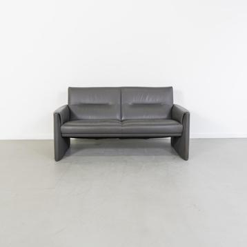 2x Leolux Boavista Bank 2,5-zits/168cm Donkergrijs - Leer beschikbaar voor biedingen