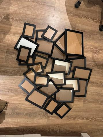 Verzameling fotolijstjes beschikbaar voor biedingen