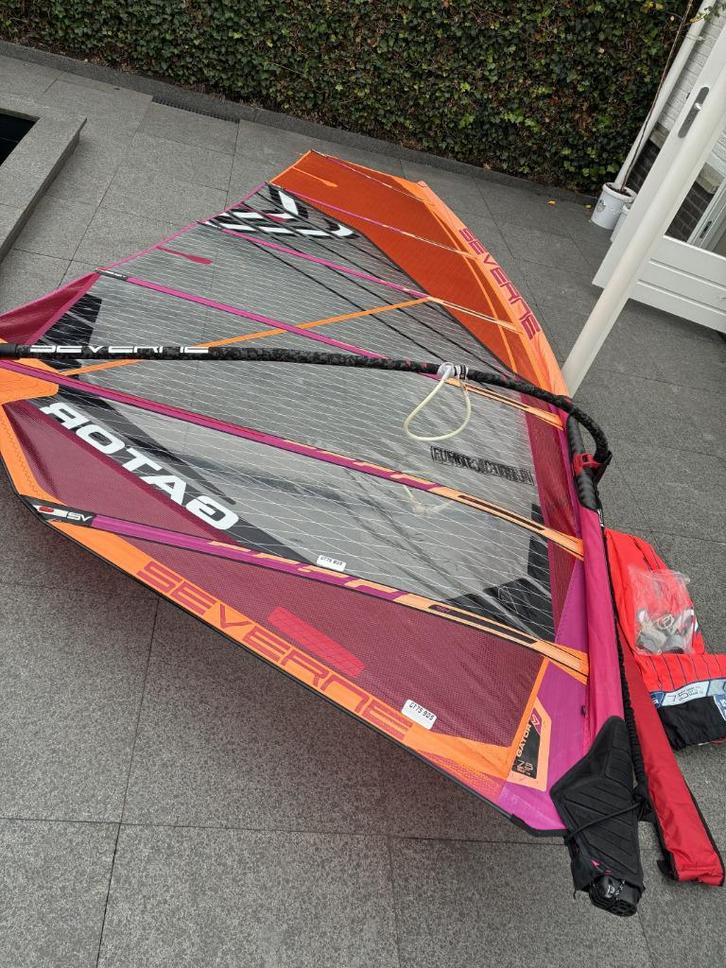 Te koop: Severne Gator 7.5 surfzeil met alle toebehoren, Watersport en Boten, Windsurfen, Gebruikt, Zeil, Met draagtas, 7 m² of meer