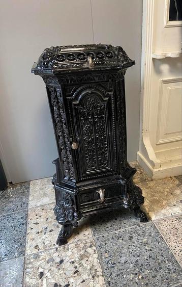 Antieke Kolenkachel - Prachtig Decoratief item beschikbaar voor biedingen