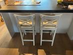 Twee witte barstoelen met kussens, Ophalen of Verzenden, Zo goed als nieuw, Inclusief barstoelen