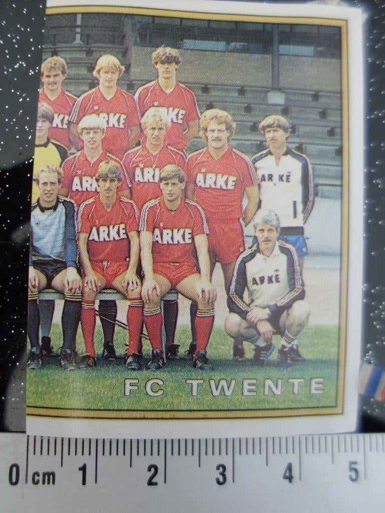 panini sticker voetbal 83 fc twente 1/2 elftal foto nr 278, Verzamelen, Verzenden, Zo goed als nieuw, F.C. Twente, Poster, Plaatje of Sticker