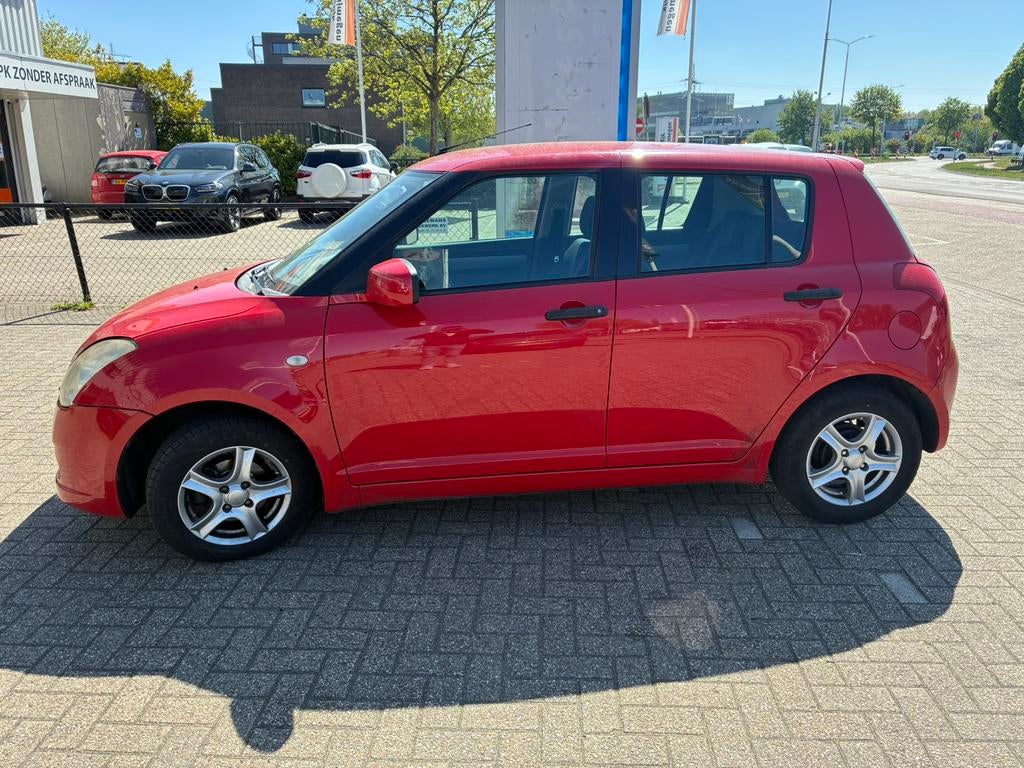 Suzuki Swift 1.3 5D 2006 Rood, Stof, 40 €/maand, 965 kg, 400 kg