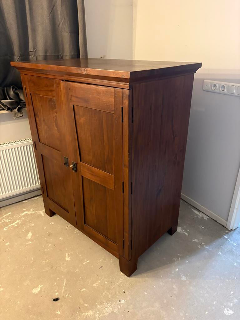 Hardhouten (notenhout) kast, Ophalen, Zo goed als nieuw