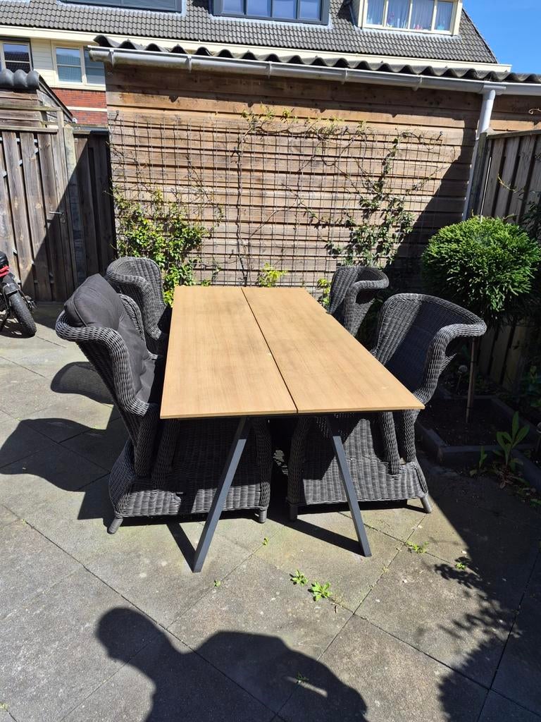 Tuinset met Wicker Stoelen en Houten Tafel, Ophalen, 4 zitplaatsen, Gebruikt, Wicker