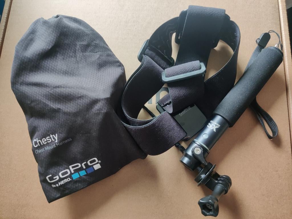 GoPro chesty, head strap en selfie stick, Ophalen of Verzenden, Zo goed als nieuw